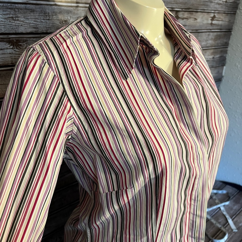 5/$10 Pink by Thomas Pink Fitted Button up Blouse Size 8 - Picture 2 of 6